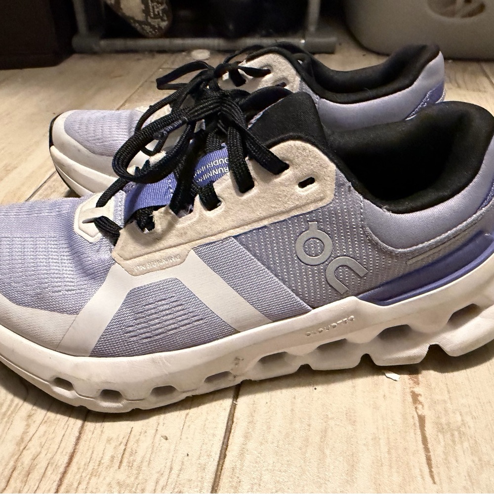 Oncloud cloudtec purple and white barely worn